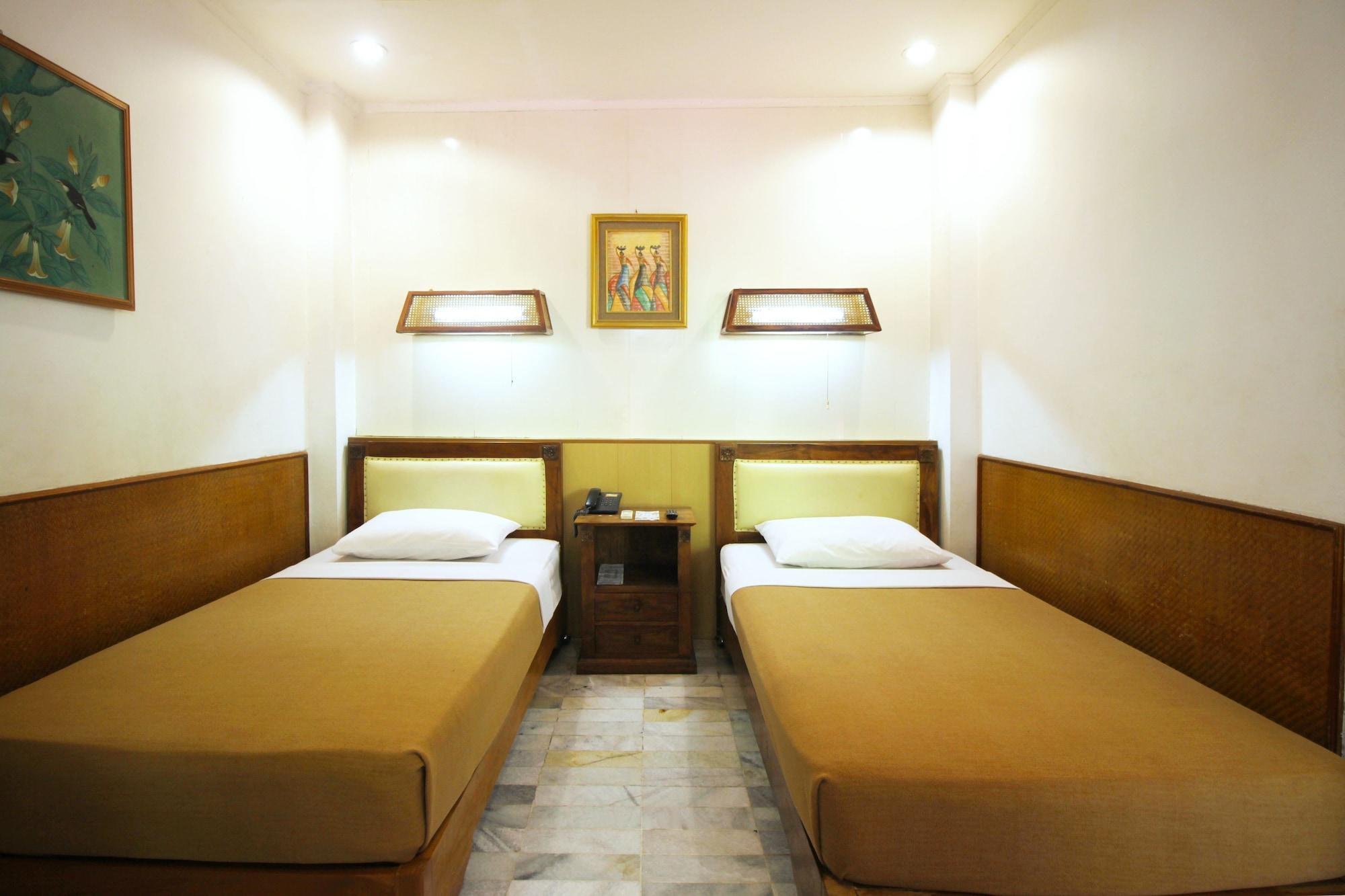 Hotel Karthi Kuta Кута Экстерьер фото