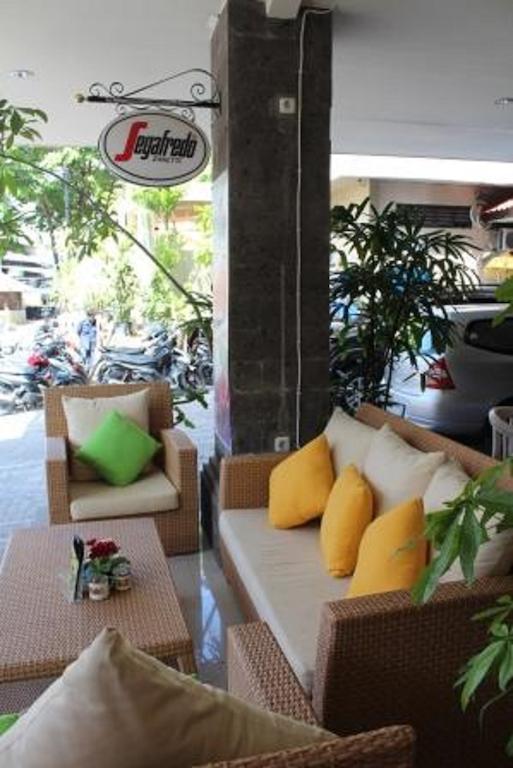 Hotel Karthi Kuta Кута Экстерьер фото