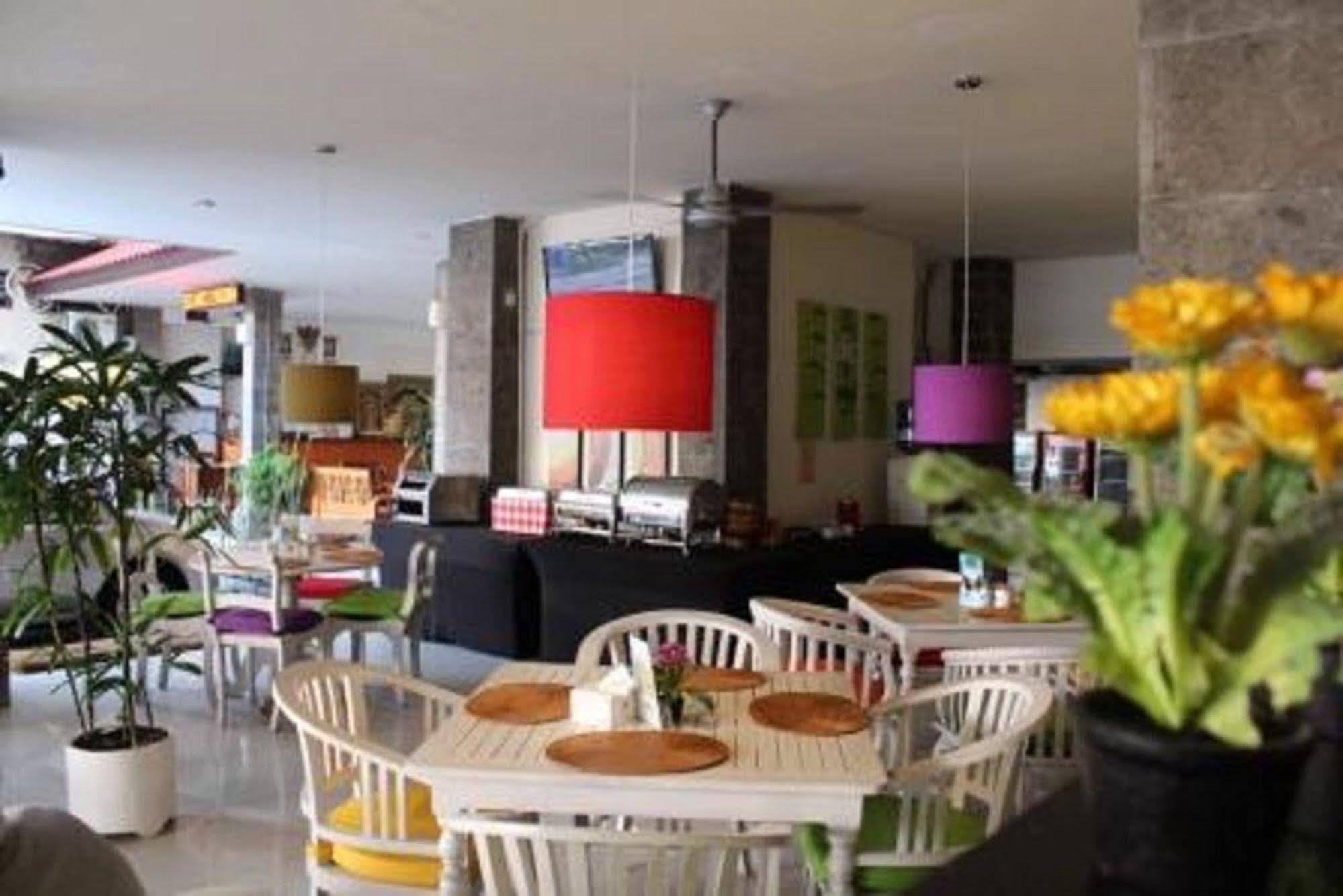 Hotel Karthi Kuta Кута Экстерьер фото